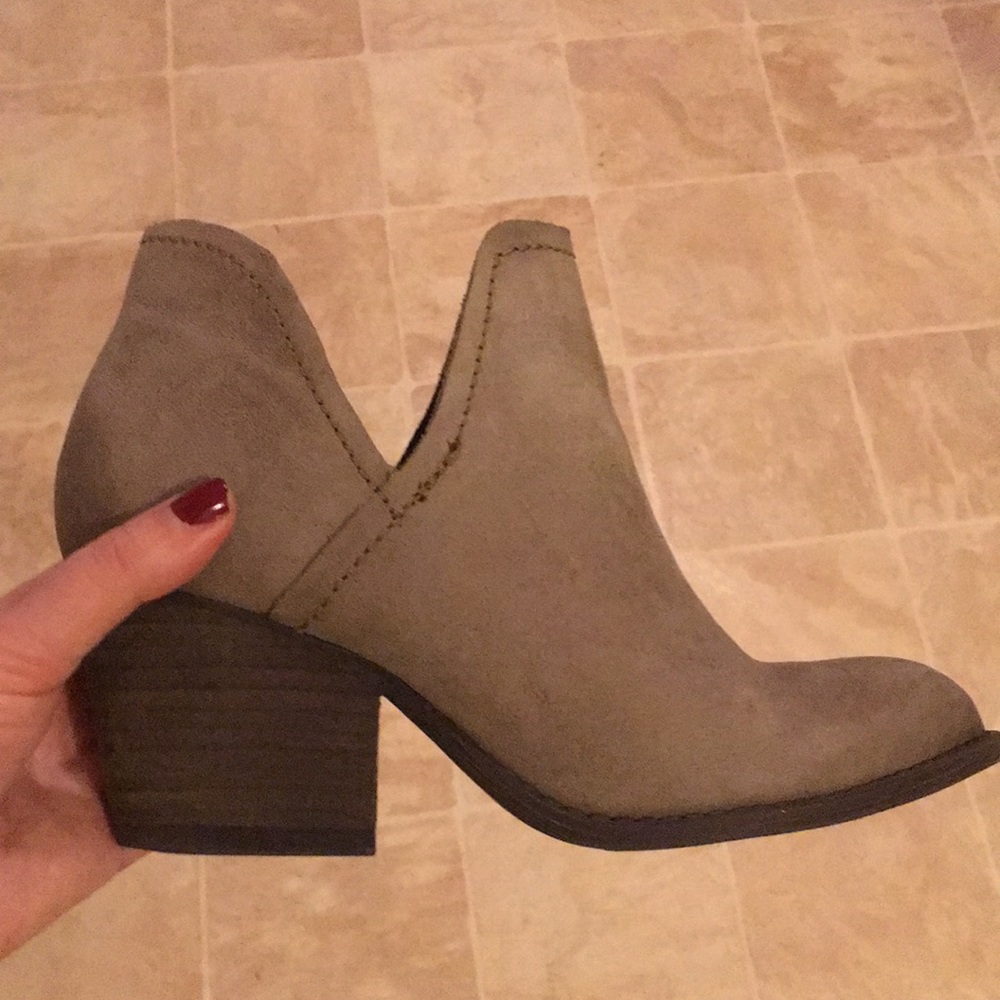 Steve Madden tan heeled booties ❤️